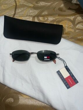 NWT Vintage Tommy Hilfiger 90’s Rectangle Sunglasses